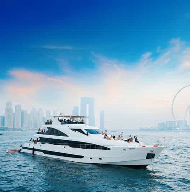 Billet Dubaï : superyacht de luxe avec baignade et open bar en option