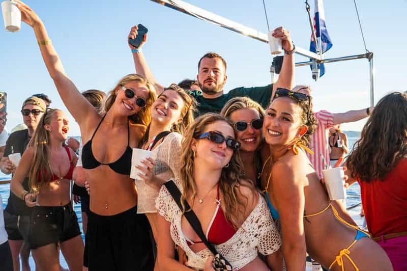 Billet Split : Fête en bateau au Lagon Bleu, DJ, baignade, shots et afterparty