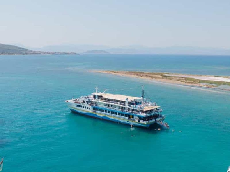 Billet Athènes : croisière d'une journée avec baignade dans les îles. DJ, déjeuner et boissons inclus.
