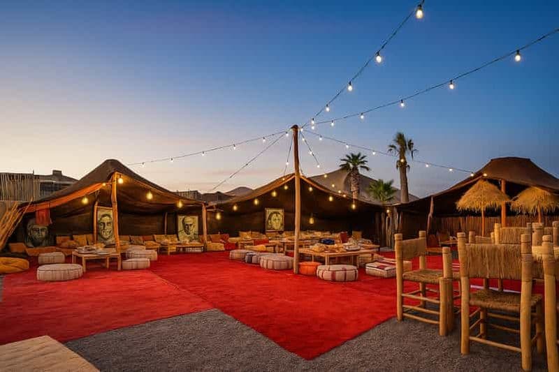 Billet Marrakech : coucher de soleil dans le désert d'Agafay, balade à dos de chameau et dîner-spectacle