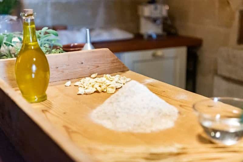 Billet Matera : cours de cuisine de pâtes à l'ancienne dans une cave des Sassi