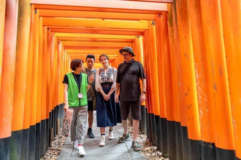 Billet Visite guidée du sanctuaire de Fushimi Inari Taisha et spectacle de kagura
