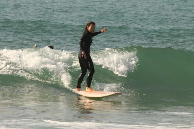 Billet Agadir : Leçon de surf sur la plage de Taghazout avec déjeuner et transfert