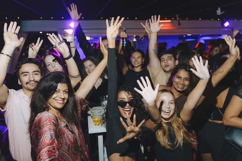 Billet Tournée des bars à Kadıköy, Istanbul : une aventure nocturne réservée aux adultes