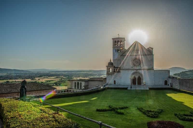Billet Assise : Visite à pied avec visite de la basilique Saint-François