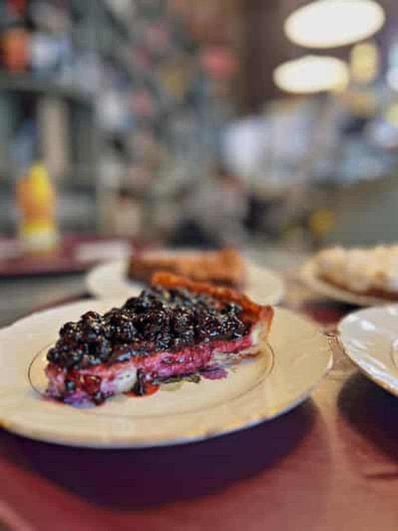 Billet Avignon : visite guidée du quartier historique avec dégustation de vins et de mets