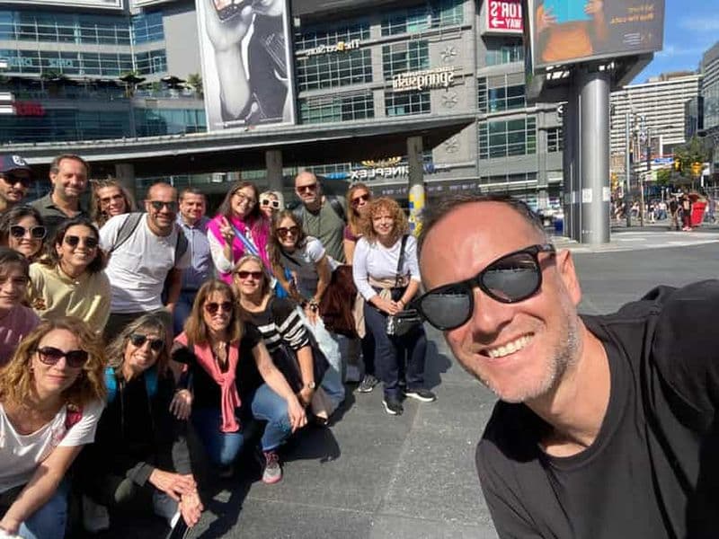 Billet Le centre-ville de Toronto : Visite à pied. Anglais/Espagnol