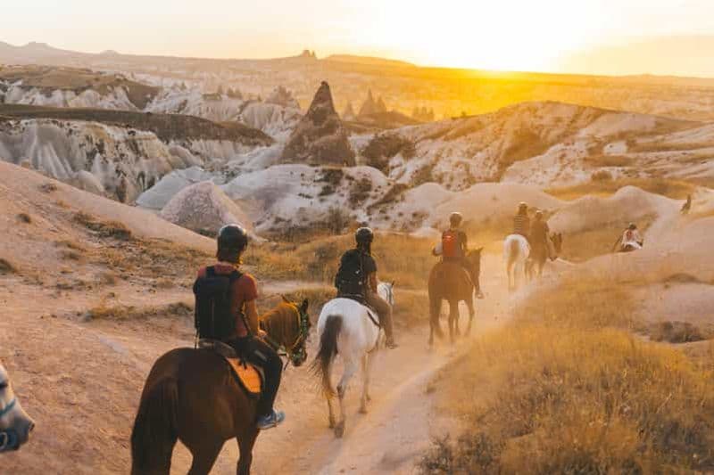 Billet Cappadoce : Randonnée à cheval au coucher du soleil ou en journée