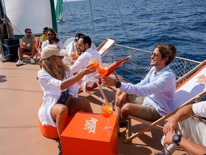 Billet Barcelone : croisière au coucher du soleil avec musique live par Aperol