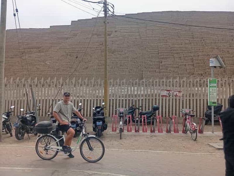 Billet Lima : Pyramide Pucllana, Miraflores, Barranco 18 km en vélo électrique. Boissons x 3
