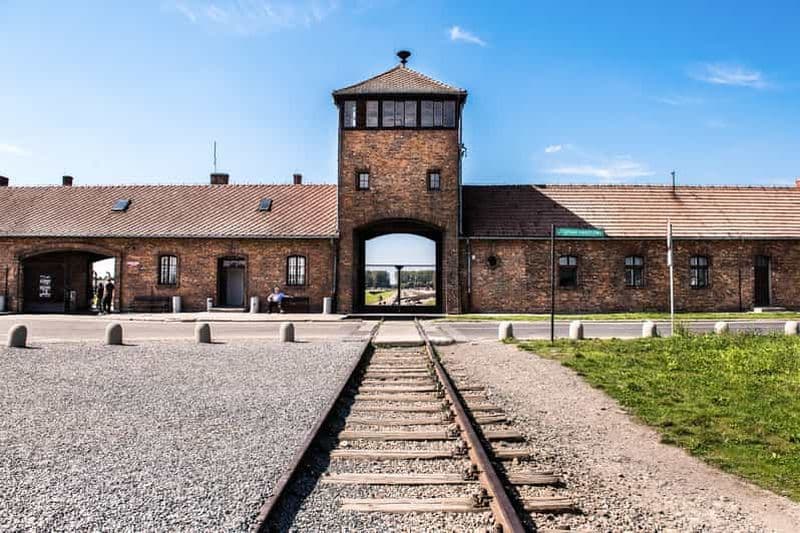 Billet Cracovie : visite d'une journée à Auschwitz-Birkenau et à la mine de sel de Wieliczka