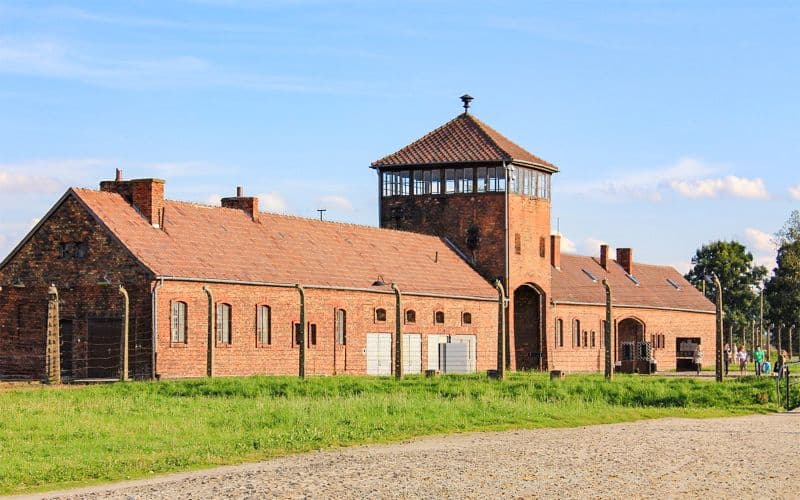 Billet Visite guidée d'Auschwitz-Birkenau avec billets d'accès rapide et navettes en option