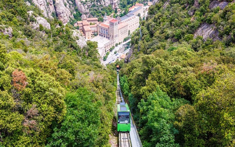 Billet Depuis Barcelone : Monastère de Montserrat et Vierge noire avec billets de train et audioguide
