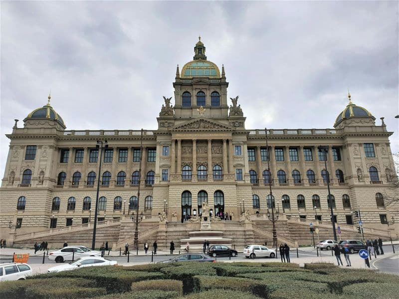 Billet Visite du musée national de Prague avec billet coupe-file