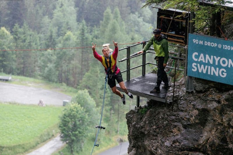 Billet Canyon Swing Experience in Grindelwald