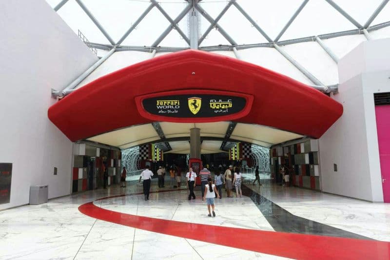 Billet Visite de la mosquée d'Abou Dhabi et du Ferrari World au départ de Dubaï