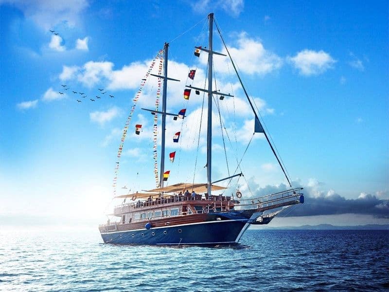 Billet Visite combinée d'Hurghada, d'un yacht pirate et d'un sous-marin au départ de Louxor avec déjeuner