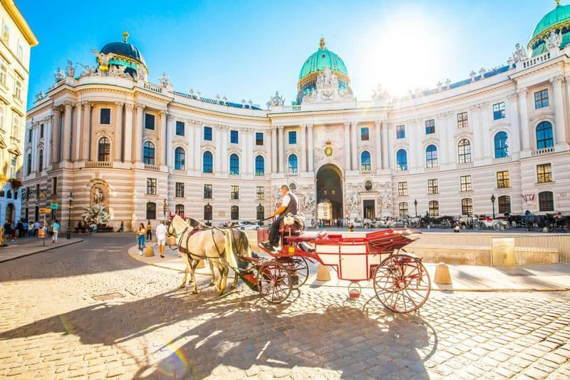 Billet Skip-the-Line Sisi Museum, Hofburg and Gardens Tour Vienna in Italian