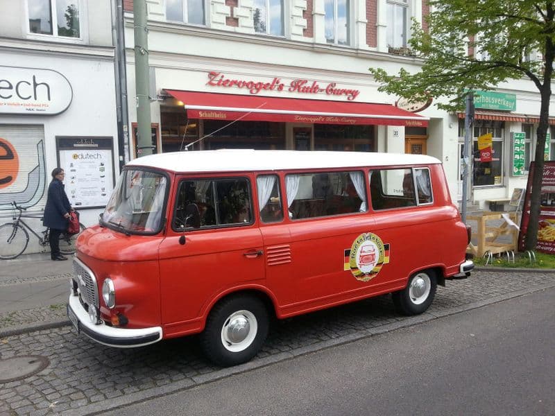 Billet Stadtrundfahrt "Ost-Berlin Spezial" avec la mention Currywurst-Imbiss bei "Le Kult-Curry de Ziervogel", Enk von Konnopke im Prenzlauer Berg