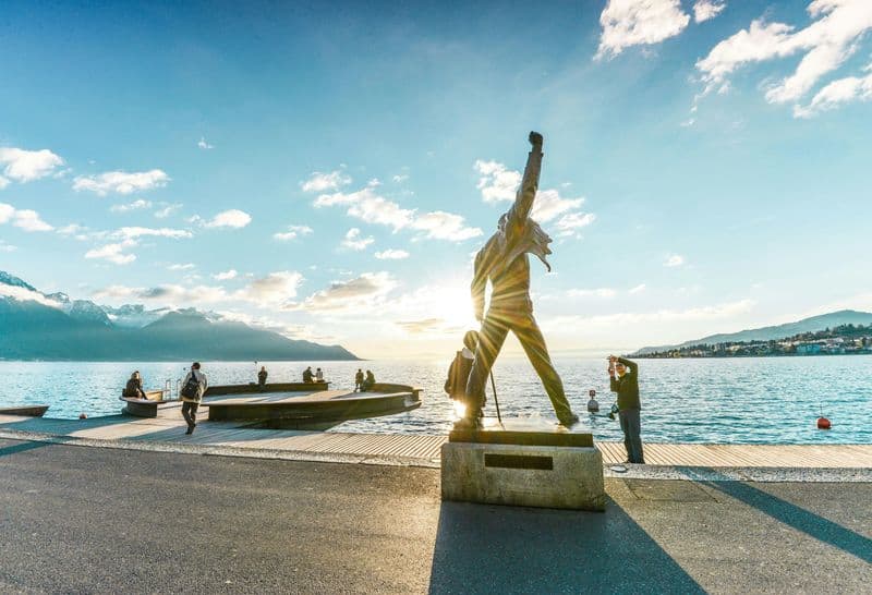 Billet Chaplin, Montreux and Chillon Castle gold tour with cruise from Lausanne