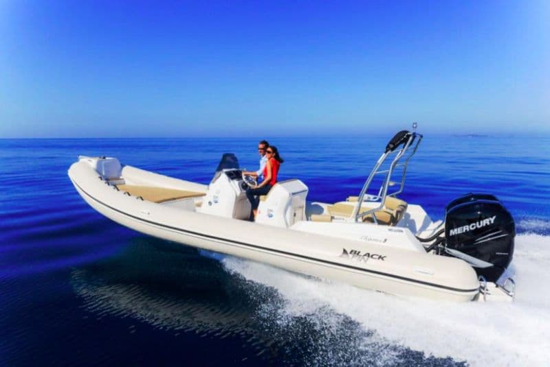 Billet Location de bateau - Black Fin Blackfin 25 Elegance (Semi-rigid)