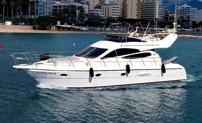 Billet Location de bateau - Doqueve Majestic 46 Fly (Motorboat)