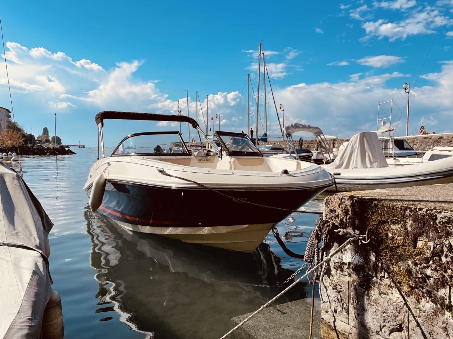 Billet Bayliner VR5 (Motorboat)