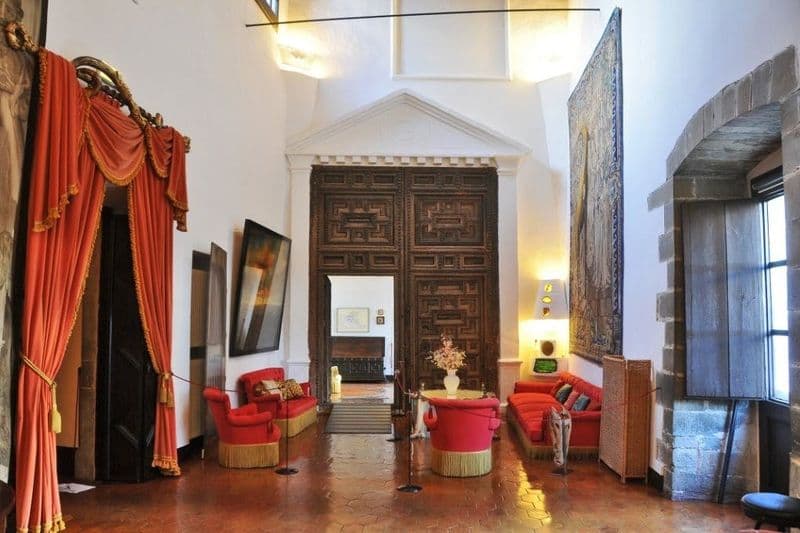 Billet Château de Púbol, vignoble de Perelada et théâtre-musée Dalí : Visite guidée + transfert