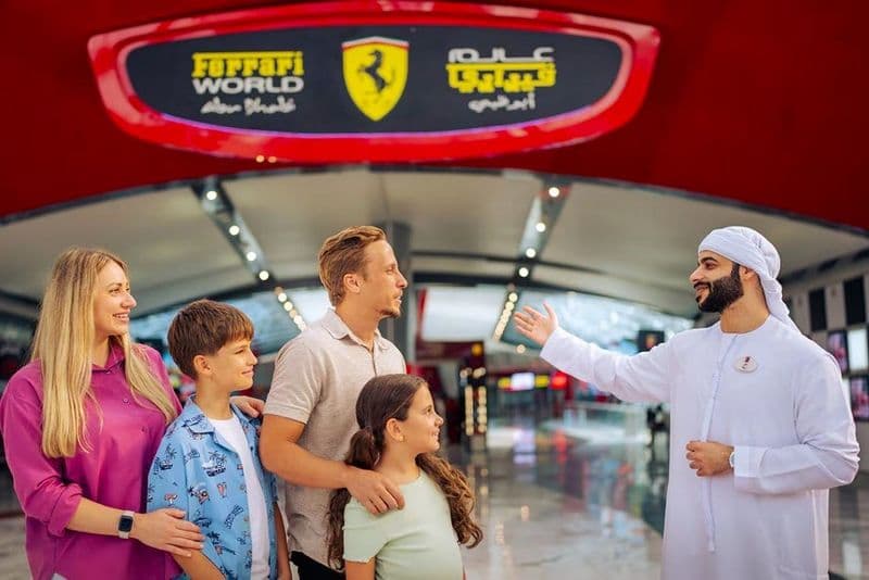 Billet Abu Dhabi : Visite privée depuis Dubaï + Grande Mosquée + Ferrari World