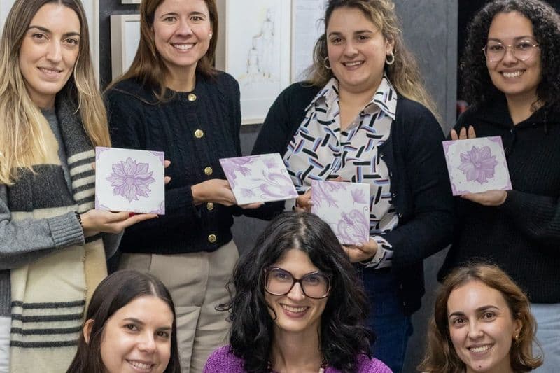 Billet Porto : Atelier guidé de peinture sur carreaux + collation et vin