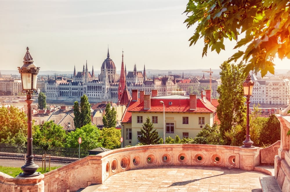 Belle vue panoramique depuis le bastion des Pêcheurs au Parlement Hongrois, Budapest, Hongrie