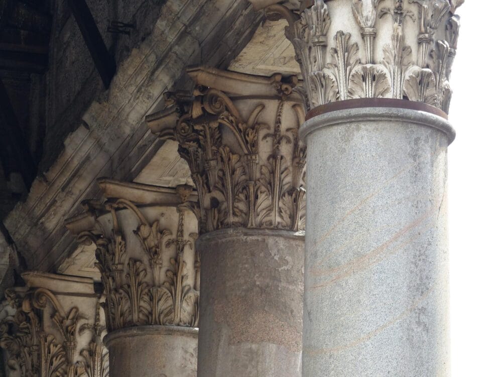 Colonnes corinthiennes du Panthéon de Rome