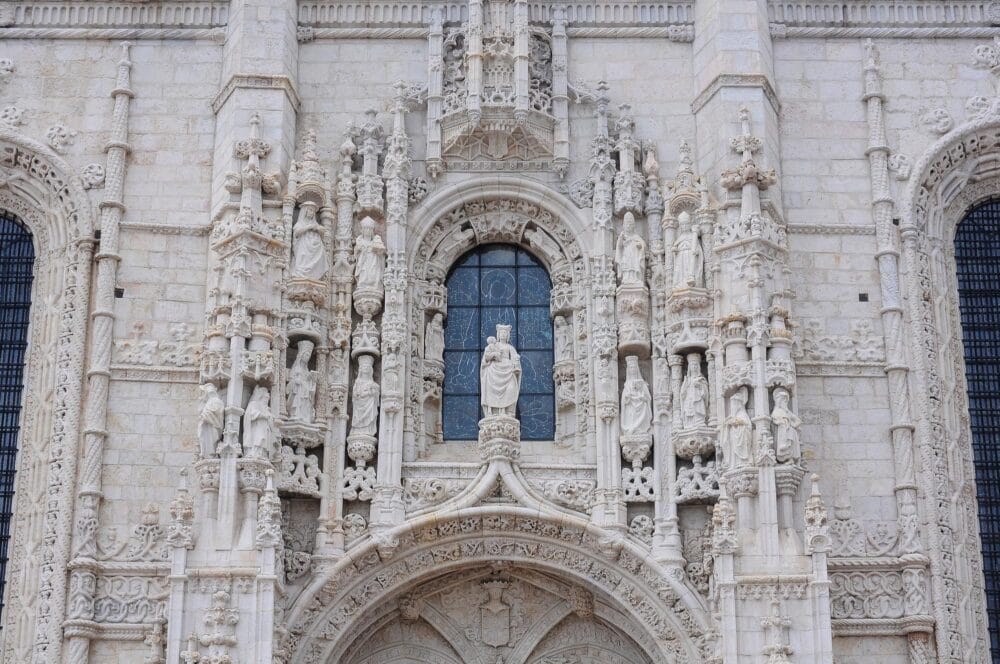 Entrée de l'église Santa Maria
