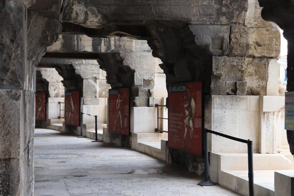 Les couloirs des arènes de Nîmes