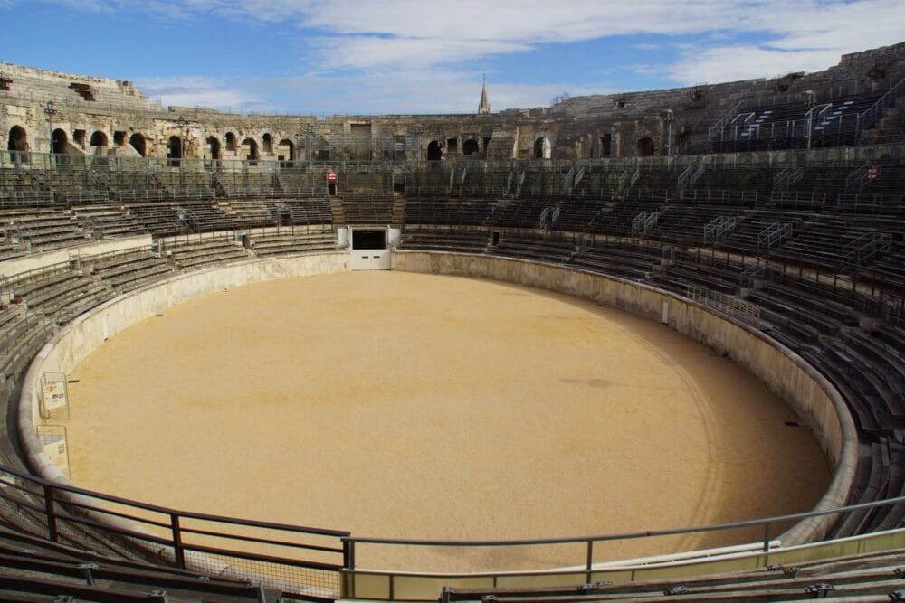 L'intérieur des arènes de Nîmes