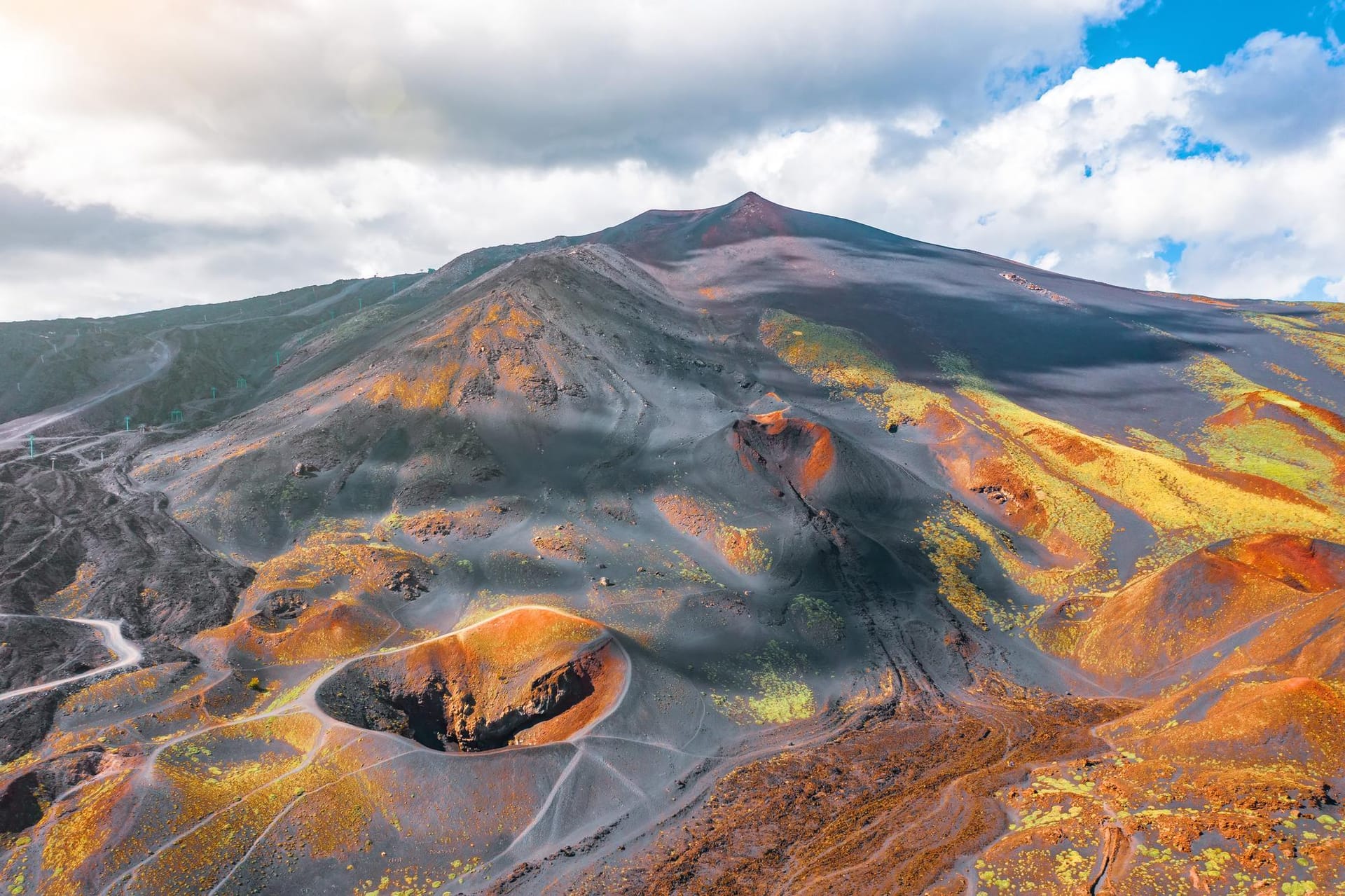Vue aérienne sur les cratères du Mont Etna, Sicile, Italie