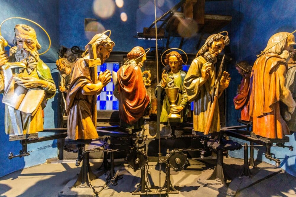 Figures d'apôtres dans l'horloge astronomique de l'hôtel de ville de Prague