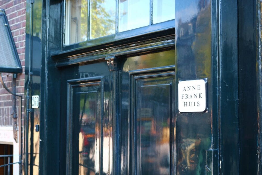 L'entrée de la Maison d'Anne Frank au 263 Prinsengracht
