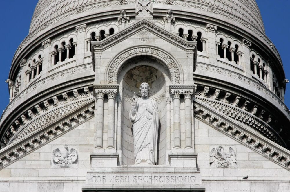 Les pierres blanches du Sacré-Coeur de Montmartre à Paris