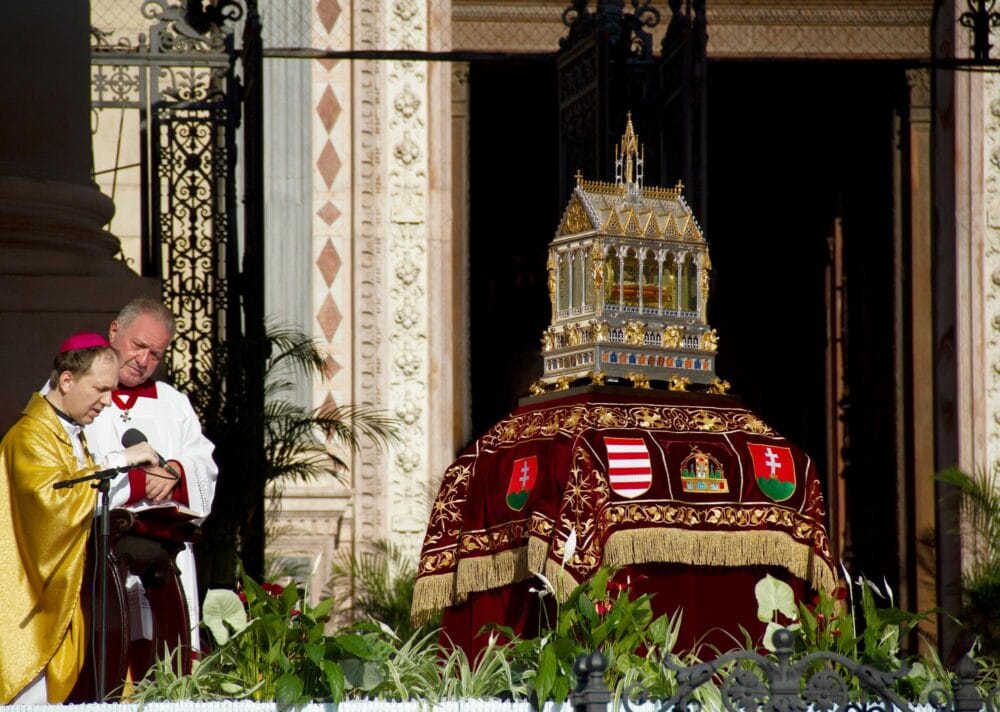 Messe à la Basilique Saint-Étienne autour de la Sainte-Dextre
